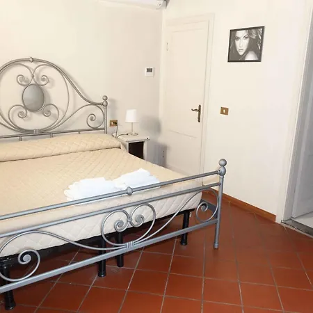 Bed And Breakfast Villa Torre Degli Onesti Apartments Lucca Exterior foto